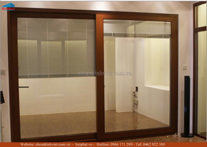 Cửa kính thủy lực khung gỗ